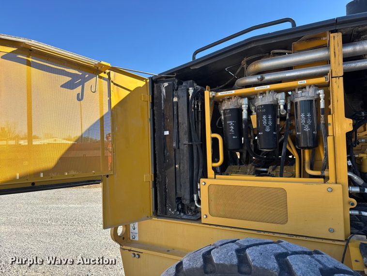 image for item NA9895 2010 John Deere 772G motor grader