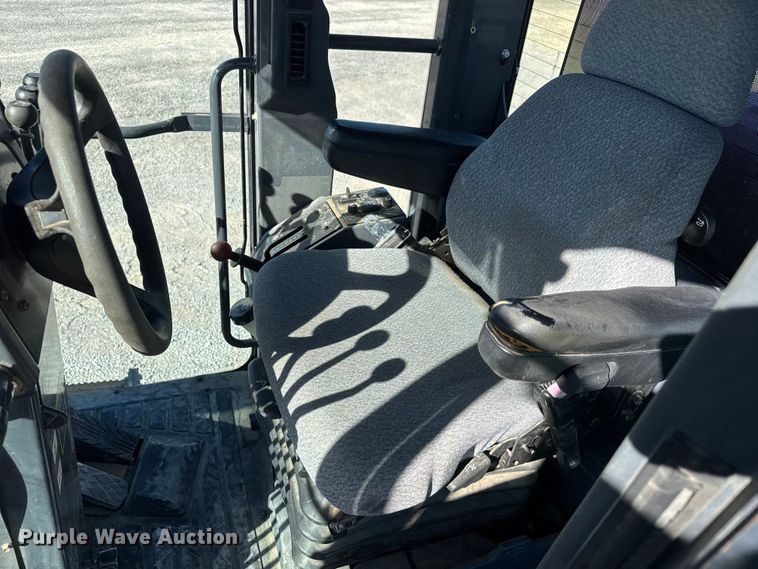 image for item NA9895 2010 John Deere 772G motor grader