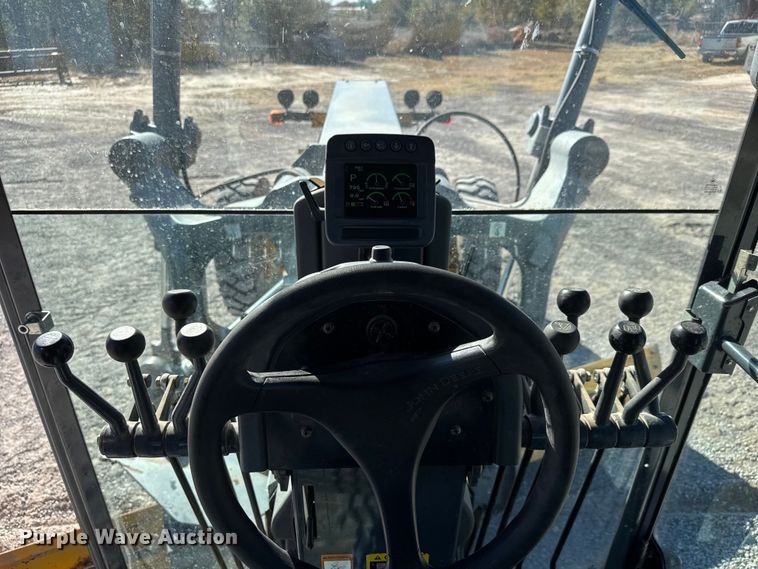 image for item NA9895 2010 John Deere 772G motor grader