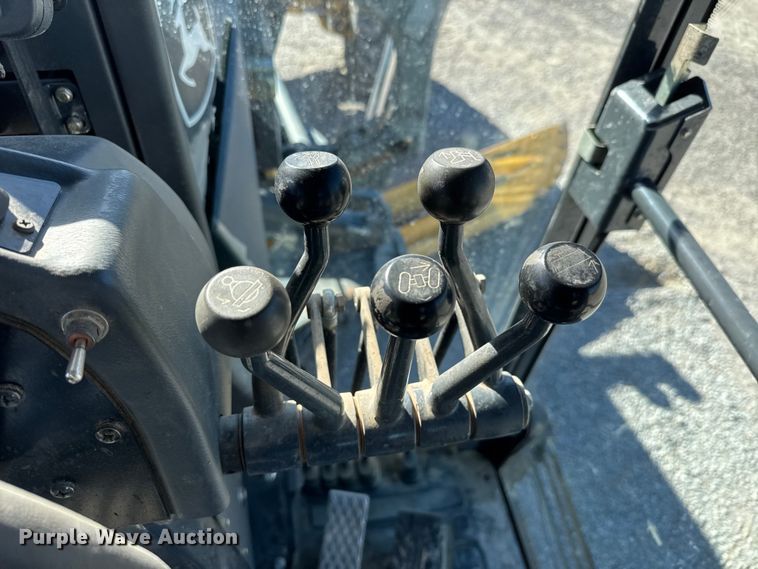 image for item NA9895 2010 John Deere 772G motor grader