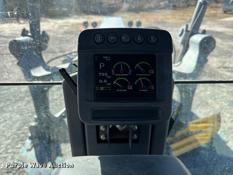 image for item NA9895 2010 John Deere 772G motor grader