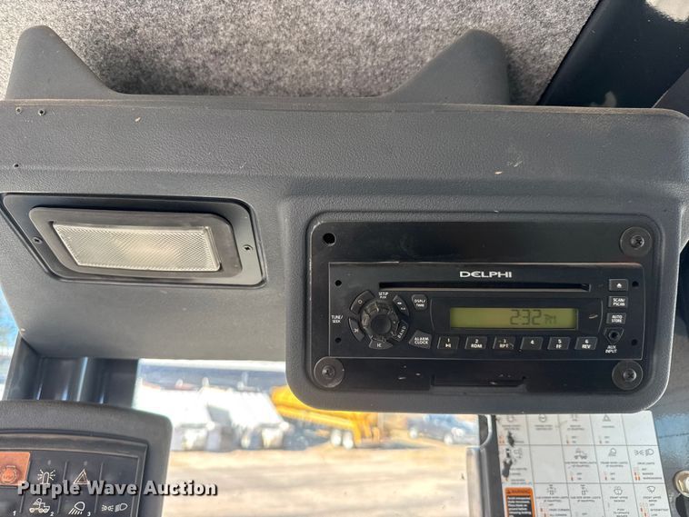 image for item NA9895 2010 John Deere 772G motor grader