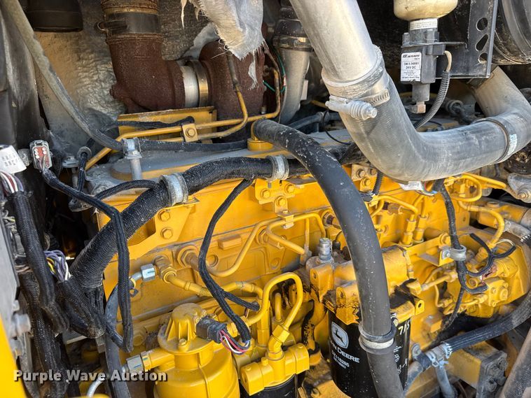 image for item NA9895 2010 John Deere 772G motor grader