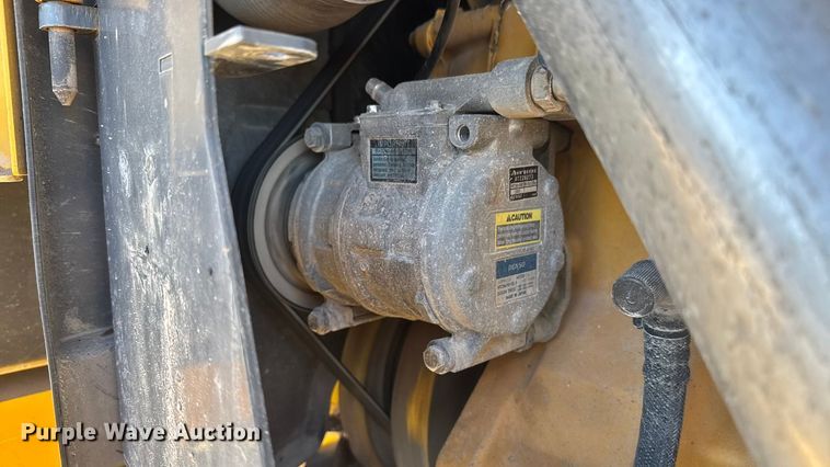 image for item NA9895 2010 John Deere 772G motor grader