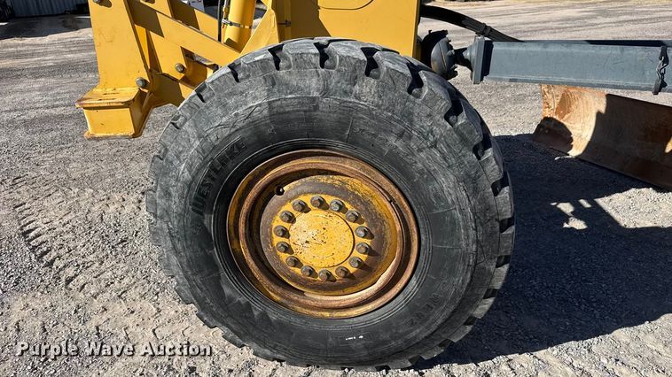 image for item NA9895 2010 John Deere 772G motor grader