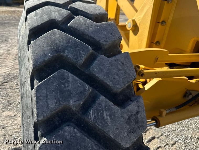 image for item NA9895 2010 John Deere 772G motor grader