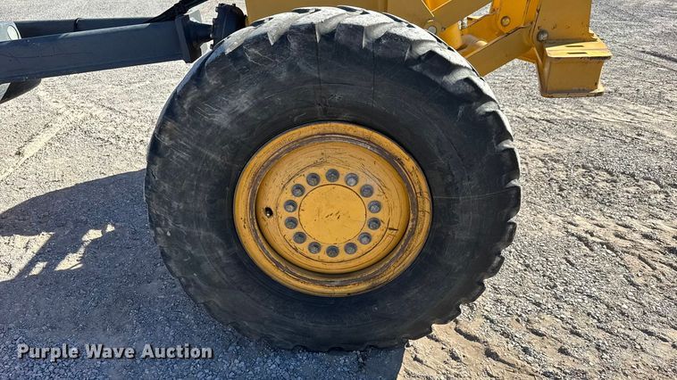 image for item NA9895 2010 John Deere 772G motor grader