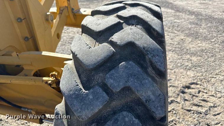 image for item NA9895 2010 John Deere 772G motor grader