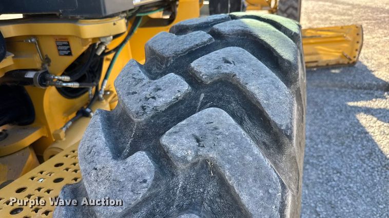 image for item NA9895 2010 John Deere 772G motor grader