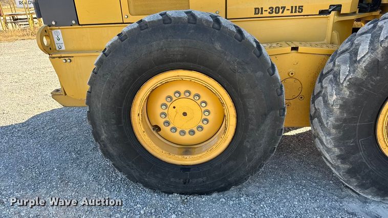 image for item NA9895 2010 John Deere 772G motor grader