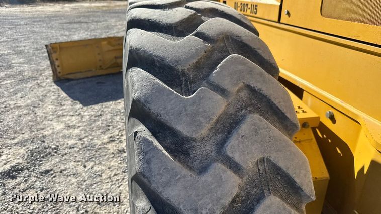 image for item NA9895 2010 John Deere 772G motor grader