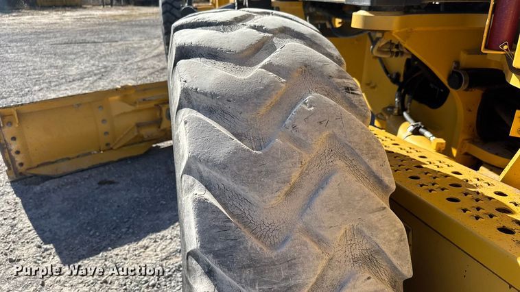 image for item NA9895 2010 John Deere 772G motor grader