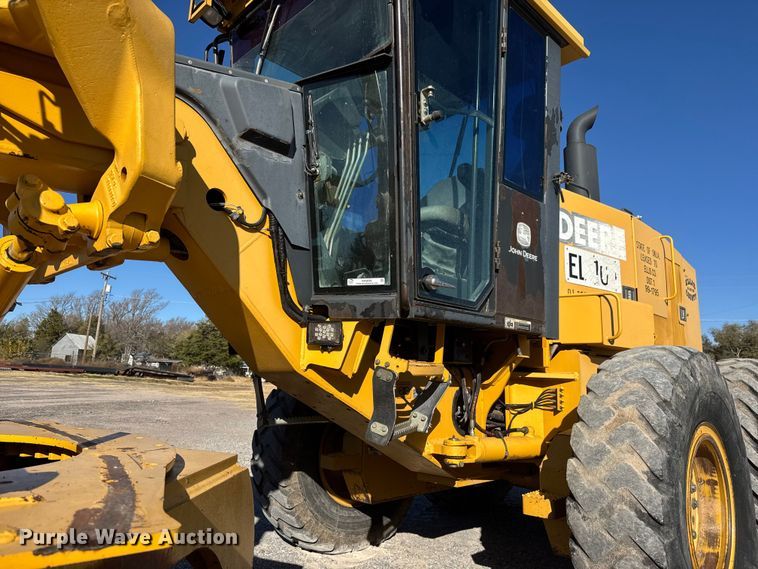 image for item NA9896 2003 John Deere 772CH Series II motor grader