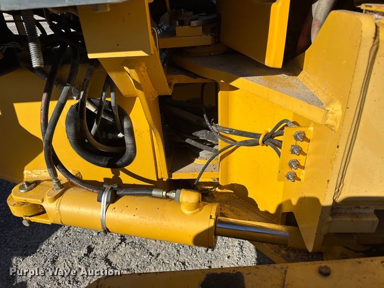 image for item NA9896 2003 John Deere 772CH Series II motor grader