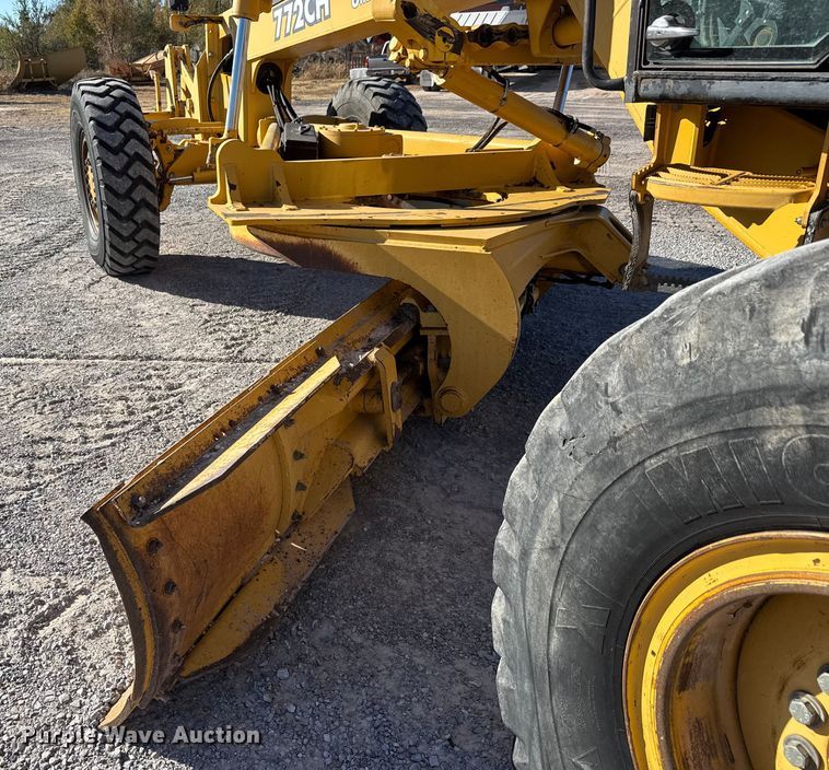 image for item NA9896 2003 John Deere 772CH Series II motor grader