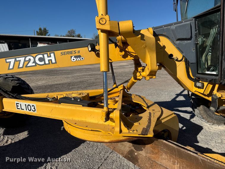 image for item NA9896 2003 John Deere 772CH Series II motor grader