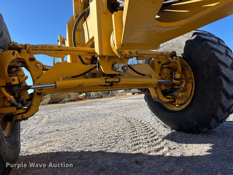 image for item NA9896 2003 John Deere 772CH Series II motor grader