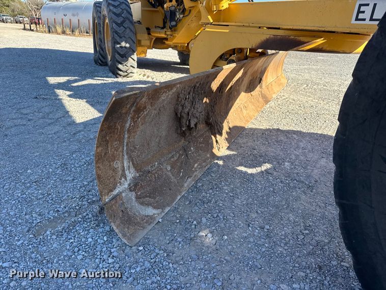 image for item NA9896 2003 John Deere 772CH Series II motor grader