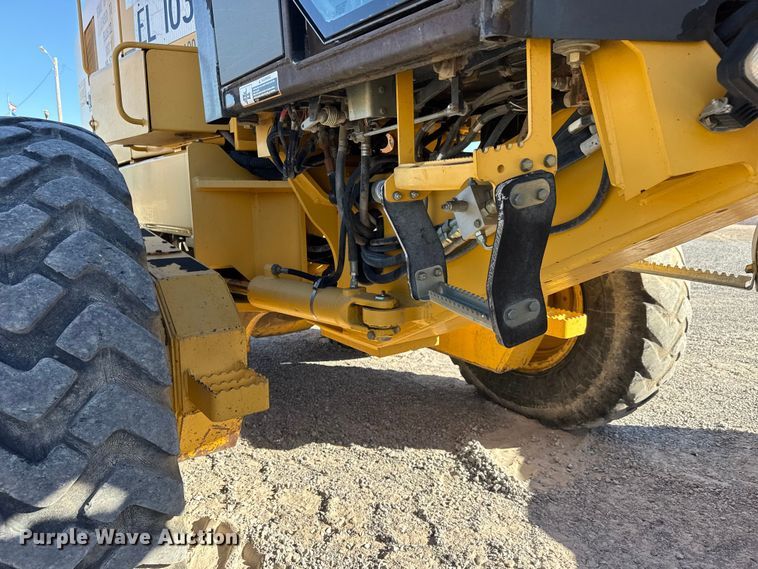 image for item NA9896 2003 John Deere 772CH Series II motor grader