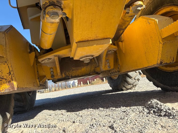 image for item NA9896 2003 John Deere 772CH Series II motor grader