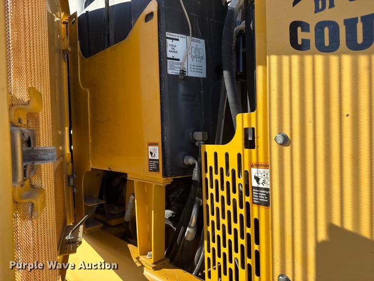 image for item NA9896 2003 John Deere 772CH Series II motor grader