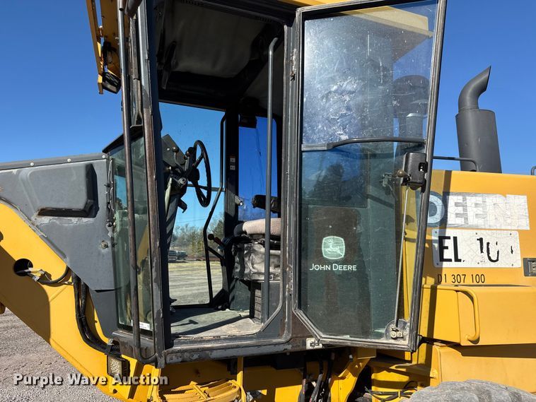 image for item NA9896 2003 John Deere 772CH Series II motor grader