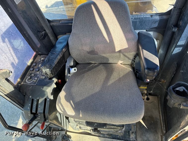 image for item NA9896 2003 John Deere 772CH Series II motor grader