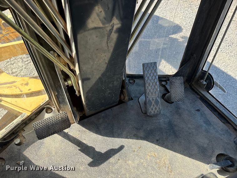 image for item NA9896 2003 John Deere 772CH Series II motor grader