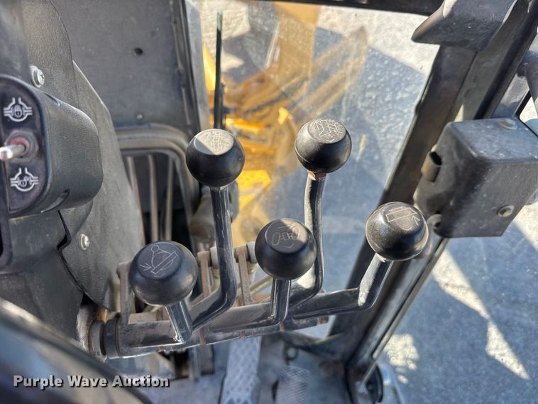 image for item NA9896 2003 John Deere 772CH Series II motor grader