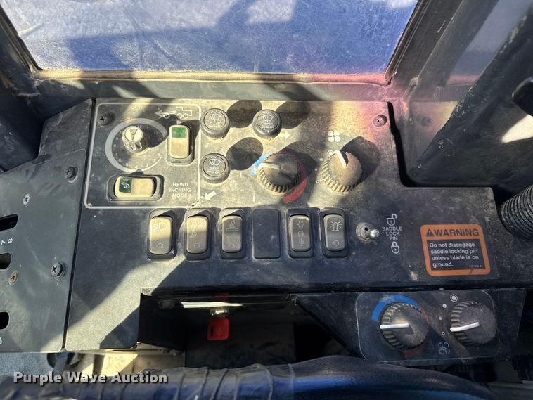 image for item NA9896 2003 John Deere 772CH Series II motor grader