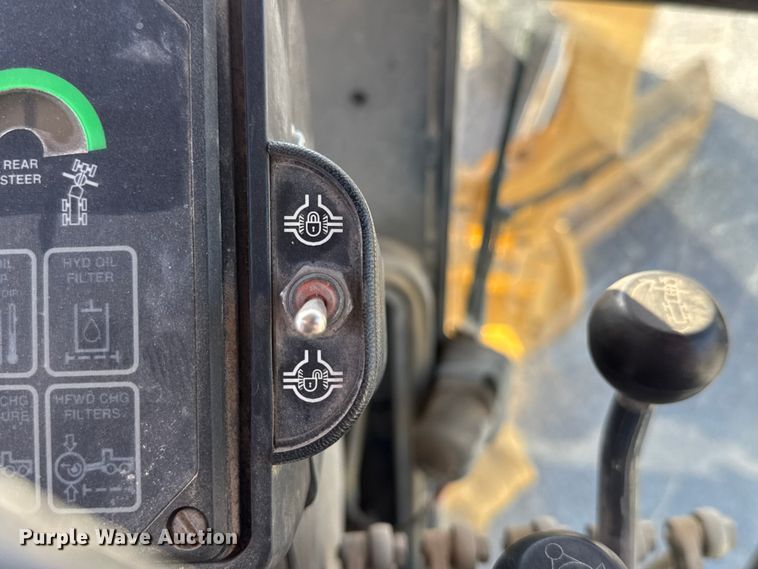 image for item NA9896 2003 John Deere 772CH Series II motor grader