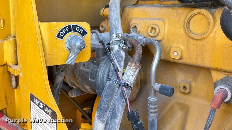 image for item NA9896 2003 John Deere 772CH Series II motor grader