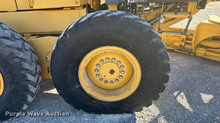 image for item NA9896 2003 John Deere 772CH Series II motor grader