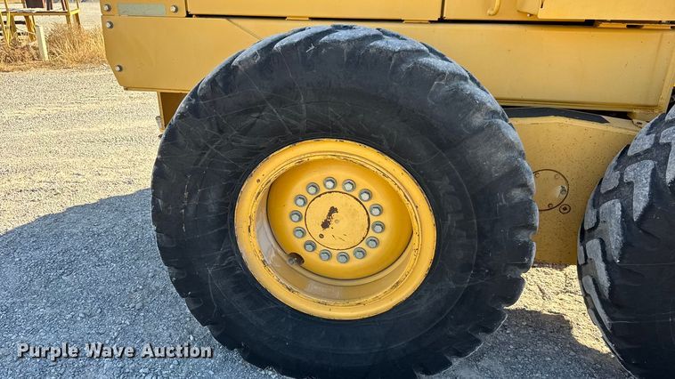 image for item NA9896 2003 John Deere 772CH Series II motor grader