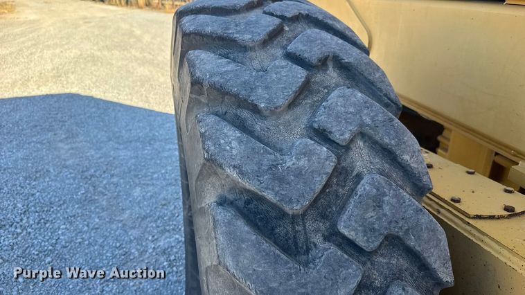 image for item NA9896 2003 John Deere 772CH Series II motor grader