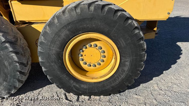 image for item NA9896 2003 John Deere 772CH Series II motor grader