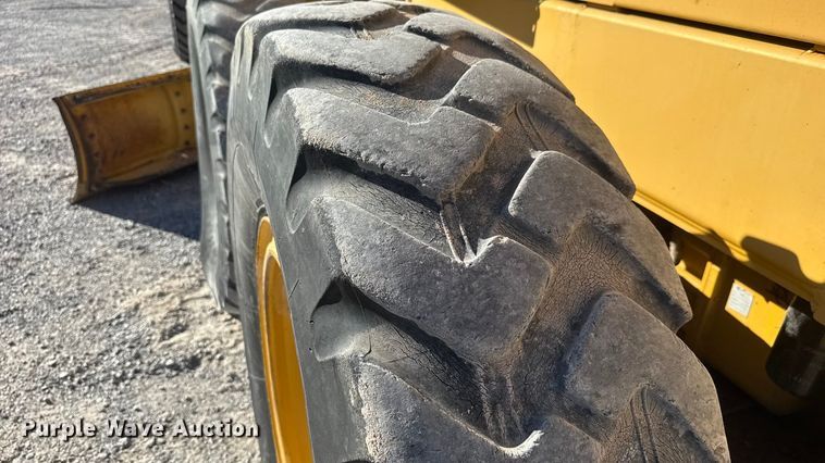 image for item NA9896 2003 John Deere 772CH Series II motor grader