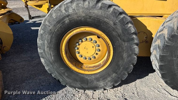 image for item NA9896 2003 John Deere 772CH Series II motor grader