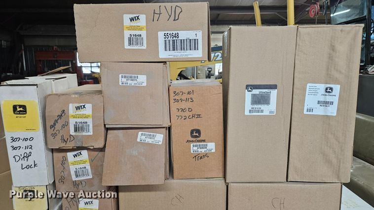 image for item NA9896 2003 John Deere 772CH Series II motor grader