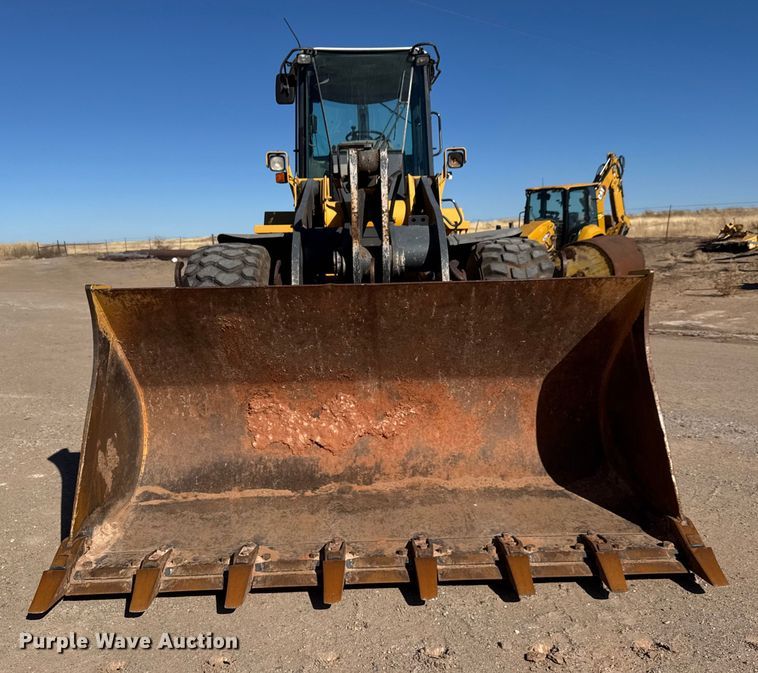 image for item NA9898 2004 John Deere 644J wheel loader