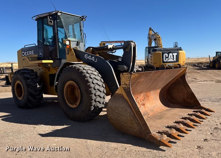 image for item NA9898 2004 John Deere 644J wheel loader
