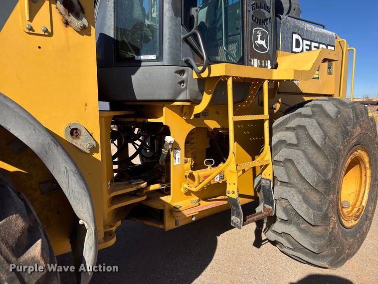 image for item NA9898 2004 John Deere 644J wheel loader