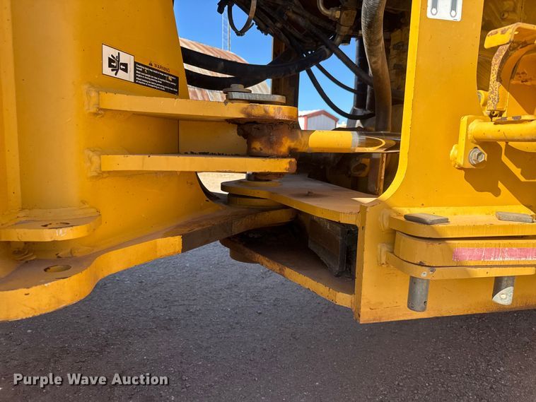 image for item NA9898 2004 John Deere 644J wheel loader