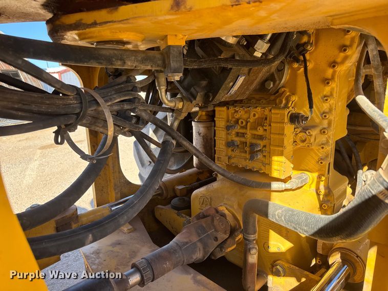 image for item NA9898 2004 John Deere 644J wheel loader