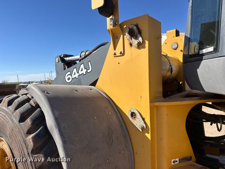 image for item NA9898 2004 John Deere 644J wheel loader