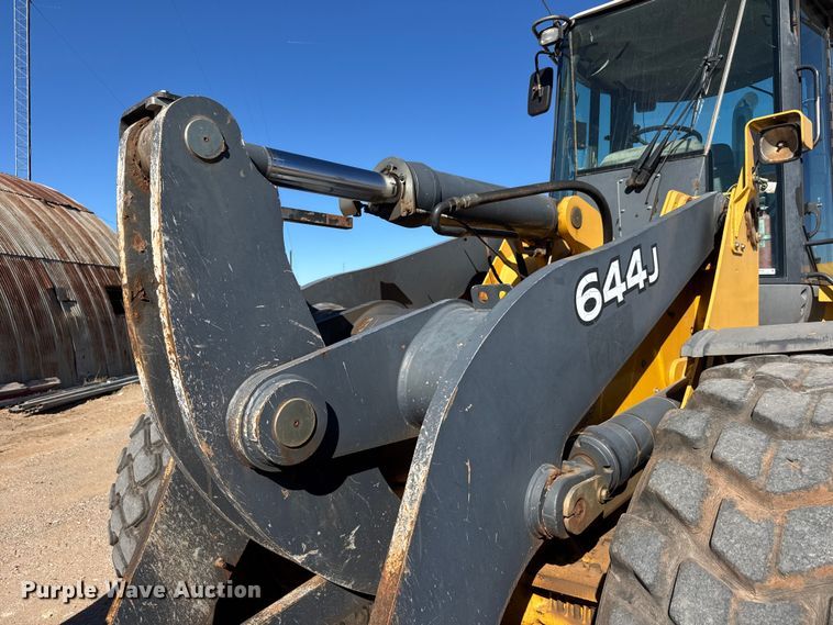 image for item NA9898 2004 John Deere 644J wheel loader