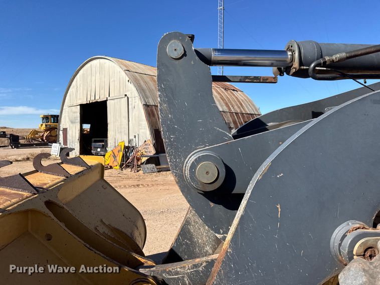 image for item NA9898 2004 John Deere 644J wheel loader