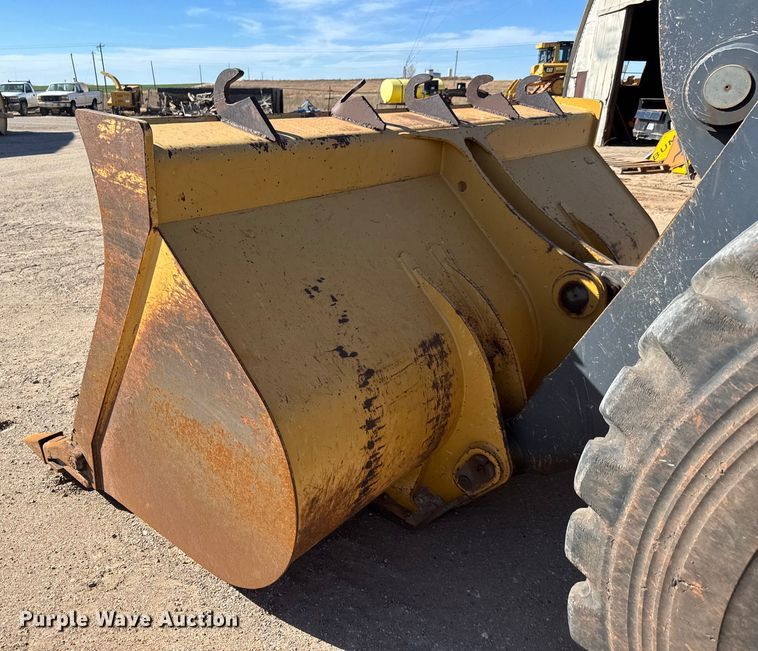 image for item NA9898 2004 John Deere 644J wheel loader