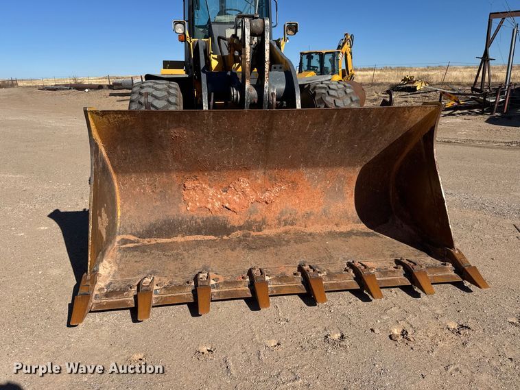 image for item NA9898 2004 John Deere 644J wheel loader