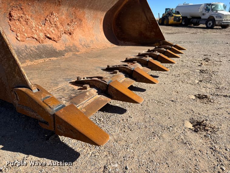 image for item NA9898 2004 John Deere 644J wheel loader